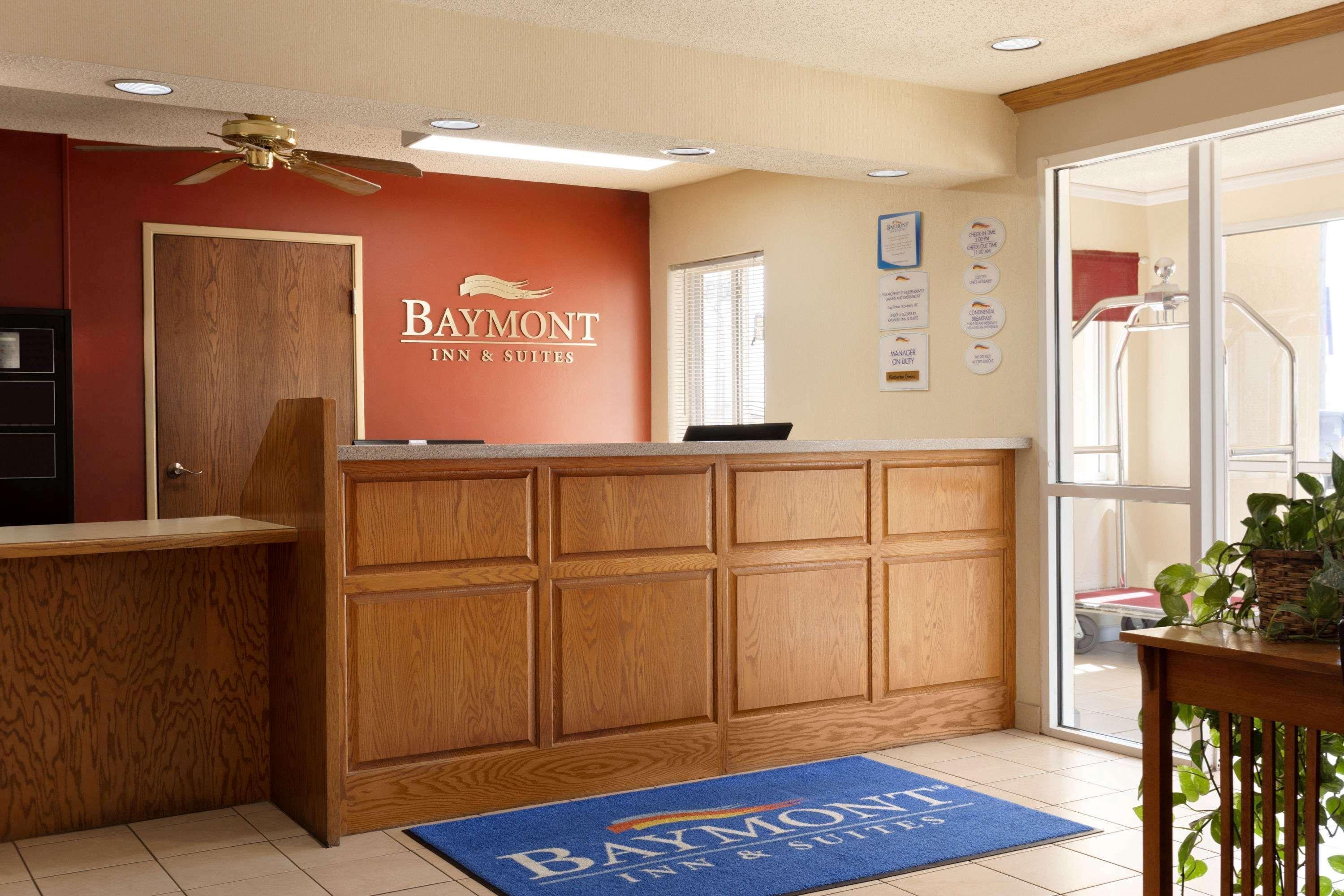 Baymont By Wyndham Salina Hotel Exterior photo